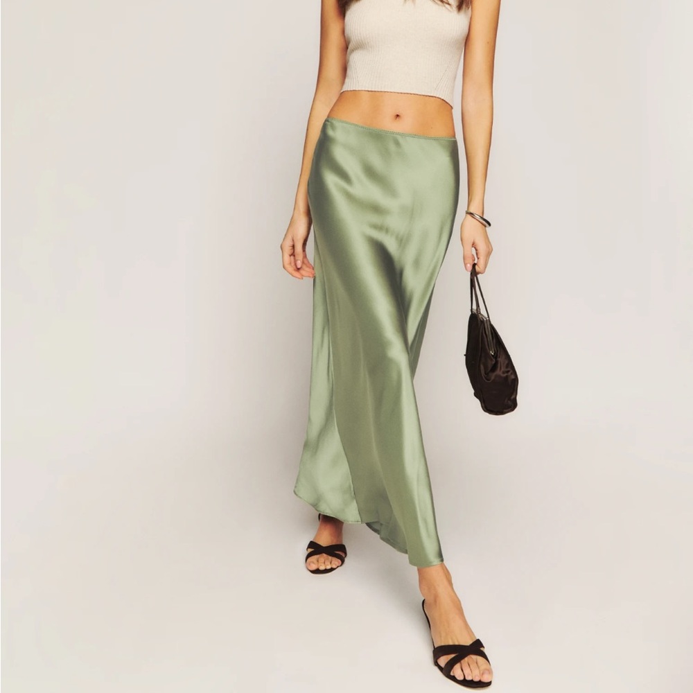 Reformation Layla skirt 😍